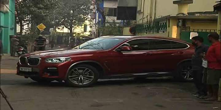 কলকাতা: আন্তর্জাতিক ক্রিকেটে যন্ত্রণার অভিষেক থেকে লর্ডসের বাইশ গজে আগুন ঝরানো ব্যাটিং।  আবারও সেভাবে ‘দাদা’র কামব্যাক!  বৃহস্পতিবার সকালে উডল্যান্ডস হাসপাতাল থেকে বাড়ি ফিরলেন সৌরভ গঙ্গোপাধ্যায়। পুরোপুরি সুস্থ রয়েছেন বলে নিজেই জানিয়েছেন বিসিসিআই সভাপতি। 