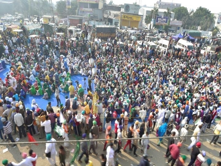 Farmers Protest News: Groom Baraat stops at Punjab Toll Plaza To Support Farmers Baraat Support Farmers Protest: বিয়ে করতে যাওয়ার পথে কৃষকদের সঙ্গে ধর্নায় পঞ্জাবের যুবক