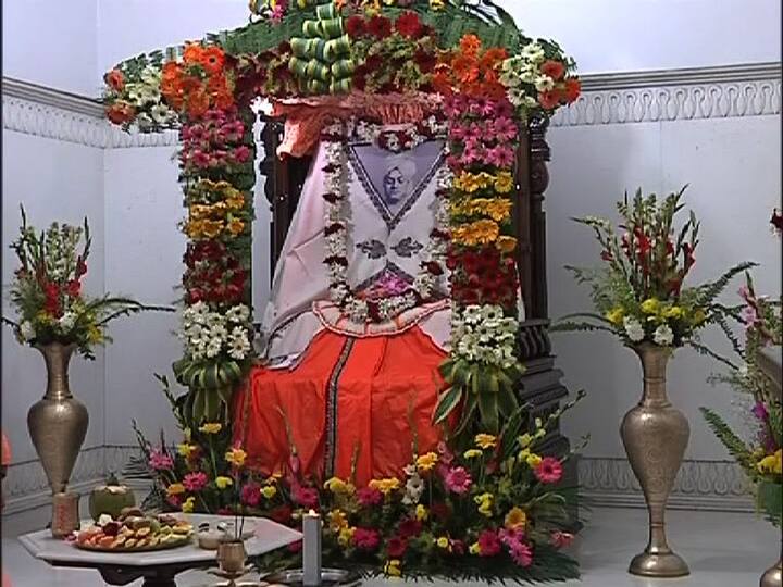 কৈলাস বিজয়বর্গীয়ও শ্রদ্ধা নিবেদন করেন।