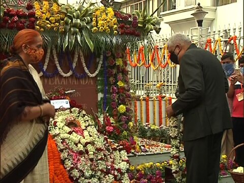 Vivekananda Jayanti Photo Gallery: ছবিতে দেখুন, “হে মহাপ্রাণ, ওঠ, জাগো! শহরে বিবেকানন্দ-স্মরণ