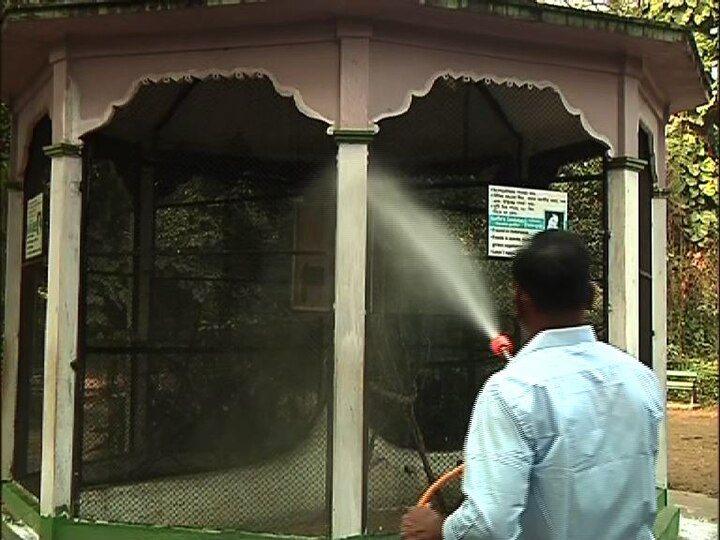 অ্যাডভাইসরিতে বলা হয়, কোনও জায়গায় একসঙ্গে অনেক পাখি বা পোলট্রির মুরগি মারা গেলে অবিলম্বে তা জানাতে হবে প্রাণী সম্পদ এবং স্বাস্থ্য দফতরকে।