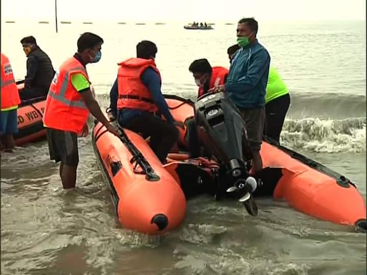 ভিড় কম থাকলেও, যে কোনও পরিস্থিতি মোকাবিলায় প্রস্তুত রয়েছে উপকূলরক্ষী বাহিনী, নৌবাহিনী ও জাতীয় বিপর্যয় মোকাবিলা বাহিনী। সাগরের পাড়জুড়ে চলছে পেট্রোলিং।