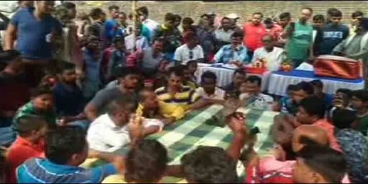 গোপীবল্লভপুরেও পাখির লড়াই হয় দুটি পাড়া বাজারসাই ও দক্ষিন সাইয়ের মধ্যে। সাই অর্থাৎ পাড়া। 