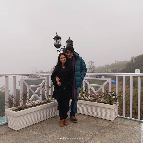 টেমি টি গার্ডেনে তাঁদের ছবি।