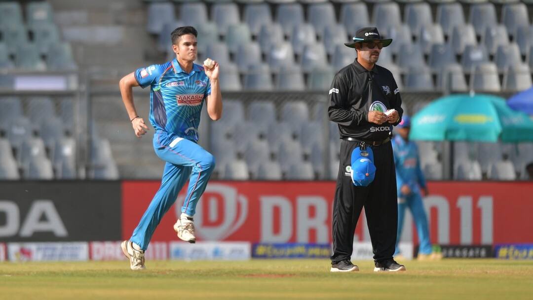Arjun Tendulkar made unremarkable Senior Mumbai debut in cricket Arjun Tendulkar in Cricket: মুম্বইয়ের হয়ে অভিষেক সচিন-পুত্রের, পেলেন ১ উইকেট, হজম করতে হল দলের পরাজয়
