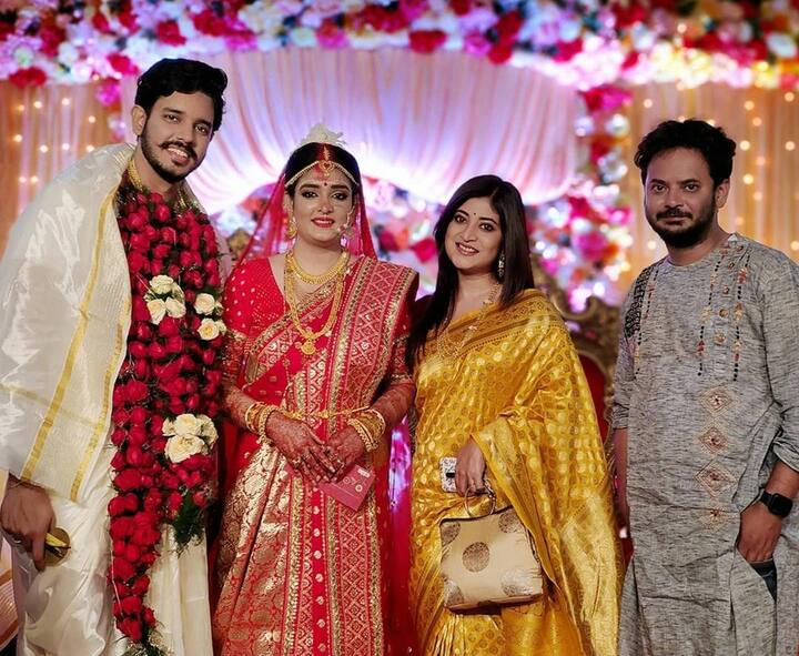 বন্ধুর বিয়ের অনুষ্ঠানে উপস্থিত হয়েছিলেন সন্দীপ্তা সেন এবং রাহুল। 