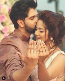 দেখুন! নীল-তৃণার আংটি বদল