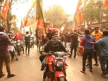 Dilip Ghosh Chai Pe Charcha: বিজেপি কর্মীকেই ধাক্কা দিলীপের ঘোড়ার, রবিবাসরীয় সকালে চা-চক্রে বিপত্তি