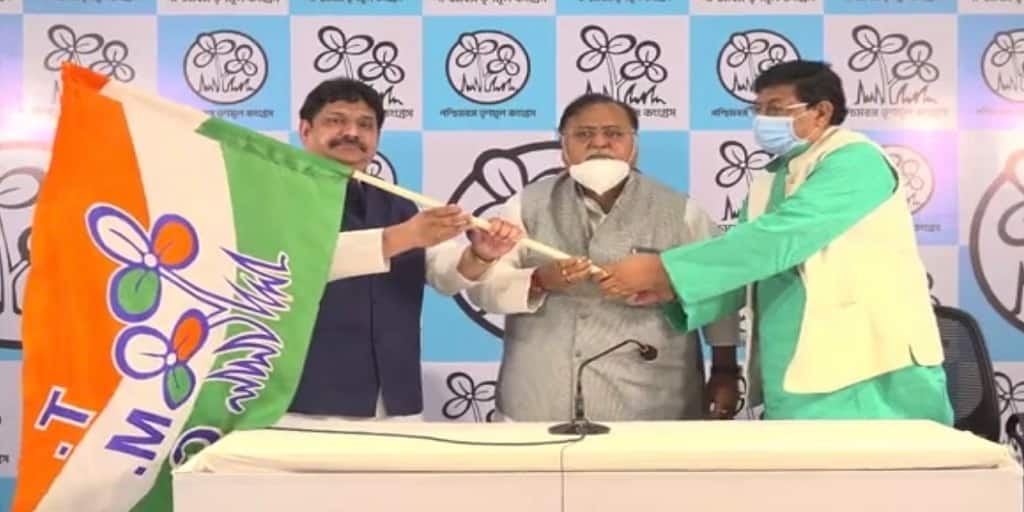 Siraj Khan rejoins Trinamool Congress after joining BJP few days ago ‘‘বিজেপিতে গিয়ে ভুল করেছিলাম...’’ গেরুয়া শিবির ছেড়ে ফের তৃণমূলে ফিরলেন সিরাজ খান
