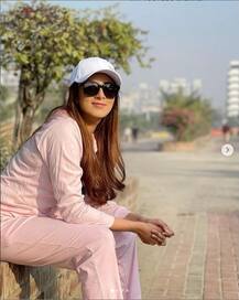 অভিনয় করেছেন বেশ কয়েকটি বাংলা ছবিতে, দেখুন বাংলাদেশী অভিনেত্রী বিদ্যা সিনহা মিমকে