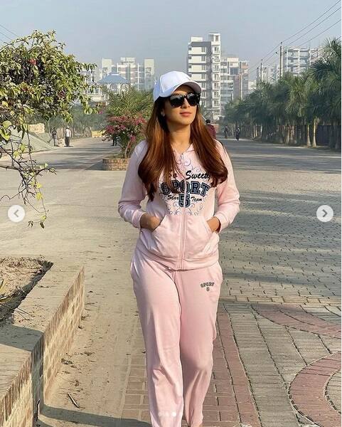 টলিউডেও অভিনয় করেছেন বিদ্যা, দেখা গিয়েছে ইয়েতি অভিযান সহ কয়েকটি ছবিতে।