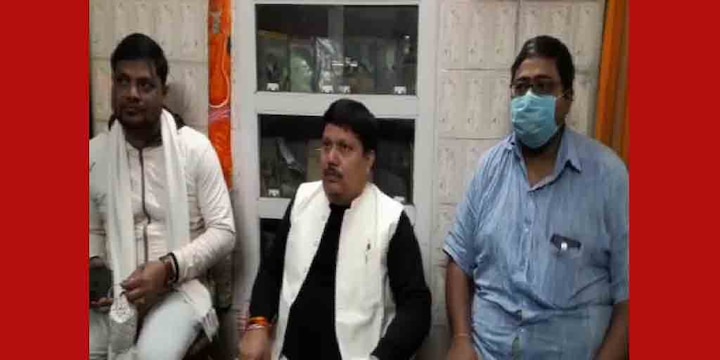 BJP MP Arjun singh visit Bibhutibhushan Bandyopadhyay residence in Barrackpore on Tuesday বিভূতিভূষণের ব্যারাকপুরের বাড়ি নিয়ে রাজনৈতিক টানাপোড়েন অব্যাহত, মঙ্গলবার বাড়িতে হাজির অর্জুন সিংহ