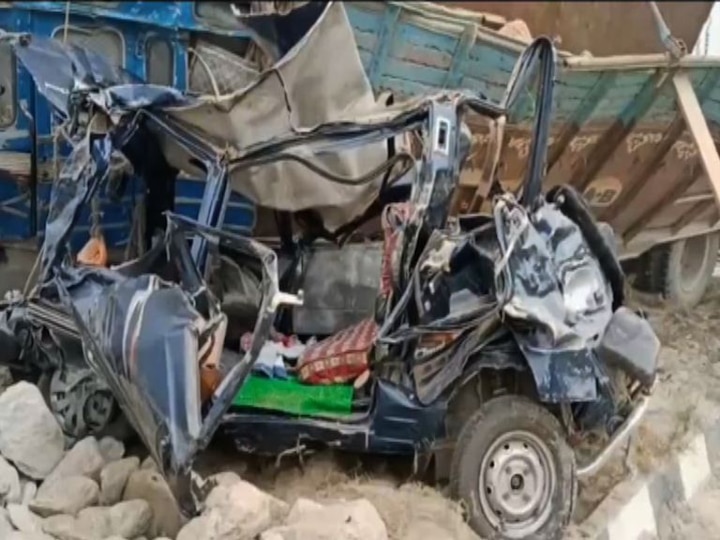 14 dead in 4-vehicle pile-up on Bengal highway Thirteen others are injured and are being treated at various hospitals of the region 14 dead in 4-vehicle pile-up on Bengal highway Thirteen others are injured and are being treated at various hospitals of the region
