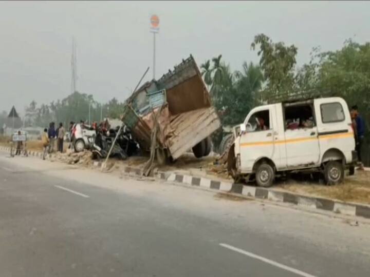 ঘটনায় ট্যুইট করে শোকপ্রকাশ করেছেন প্রধানমন্ত্রী নরেন্দ্র মোদি ও মুখ্যমন্ত্রী মমতা বন্দ্যোপাধ্যায়। কেন্দ্রের তরফে মৃতদের পরিবারপিছু দু'লক্ষ টাকা আর্থিক সাহায্যের ঘোষণা করা হয়েছে।