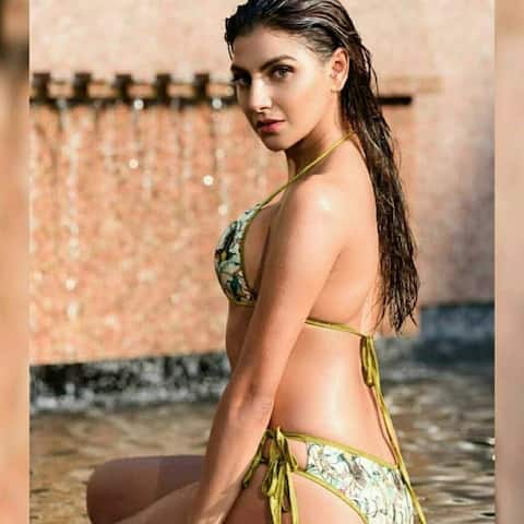 র‌্যাচেল হোয়াইটের অভিযোগ, সিনেমায় অভিনয়ের নামে তাঁকে জামাকাপড় খুলতে বাধ্য করেছিলেন সাজিদ। 