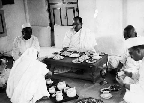 ভারতের স্বাধীনতার জন্য সারা বিশ্বে প্রচার করেছিলেন।