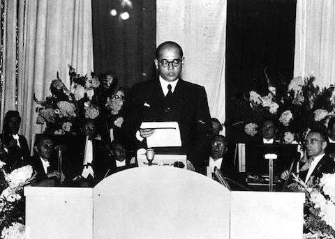 ব্রিটিশ সরকার তাঁকে ভারত থেকে নির্বাসন দেওয়ায় নেতাজি ইউরোপে পাড়ি দেন। সেখানে থাকাকালীন নেতাজি স্বাধীনতা সংগ্রামে জড়িত তাঁর কমরেডদের চিঠি লিখতেন।