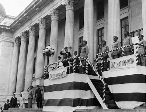 ভারতমাতা স্বাধীনতার জন্য লড়াইয়ে নামেন তিনি। হয়ে ওঠেন নেতাজি। দেশের যুব সমাজের আদর্শ তিনি।