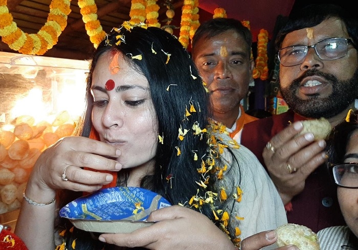 BJP Mahila Morcha organized Fuchka Festival at Durgapur to connect with people before West Bengal Assembly Election 2021  WB Polls 2021: লক্ষ্য ভোটের আগে জনসংযোগ, দুর্গাপুরে বিজেপি মহিলা মোর্চার আয়োজনে ‘ফুচকা উৎসব’