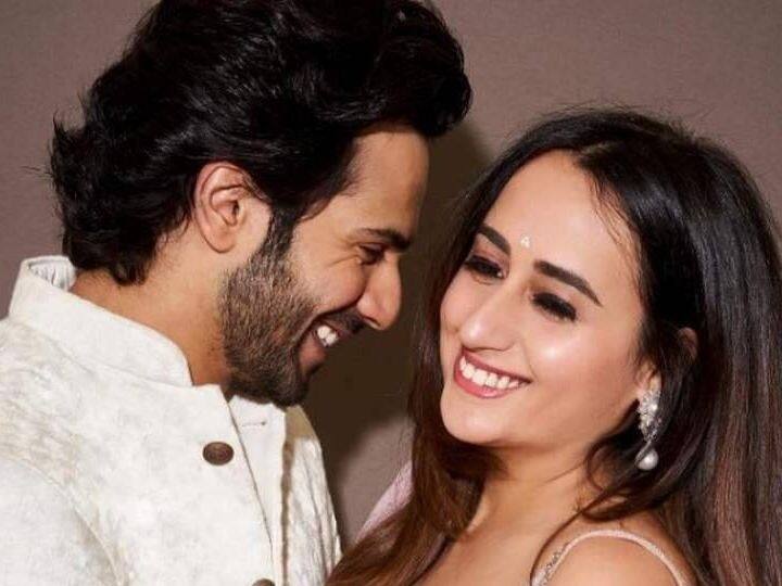 জানা গিয়েছে, বরুণ-নাতাশার বিয়েতে মাত্র কয়েকজন অতিথি অংশ নেন। অতিথির তালিকায় ছিলেন ৪০ জন সেলিব্রিটি। তবে অমিতাভ বচ্চনের পরিবারের বা গোবিন্দার পরিবারের কেউ বিয়েতে আমন্ত্রিত ছিলেন না। মনে করা হচ্ছে করোনার কারণেই অতিথি তালিকায় নেই তাঁর। সংবাদমাধ্যমের খবর অনুযায়ী, আগামীকাল আলিবাগের দ্য ম্যানশন হাউসে রিসেপশন হবে।