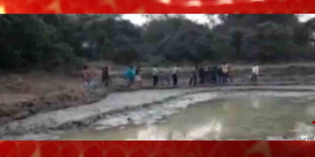 কুলের টোপ নিয়ে শিশুকন্যাকে ডেকে নিয়ে গিয়ে নির্যাতনের পর পাঁকে পুঁতে দিল প্রতিবেশী যুবক East Midnapur Patashpur, Girl child allegedly assaulted and murdered, neighbour arrested কুলের টোপ নিয়ে শিশুকন্যাকে ডেকে নিয়ে গিয়ে নির্যাতনের পর পাঁকে পুঁতে দিল প্রতিবেশী যুবক