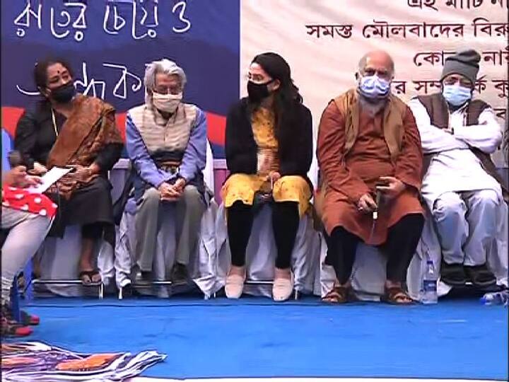 পরোক্ষে হুঁশিয়ারিও দিয়েছে গেরুয়া শিবির। এই তিন ঘটনার প্রতিবাদে এবার একজোট হয়ে প্রতিবাদ জানালেন শিল্পী-কলাকুশলীরা। 