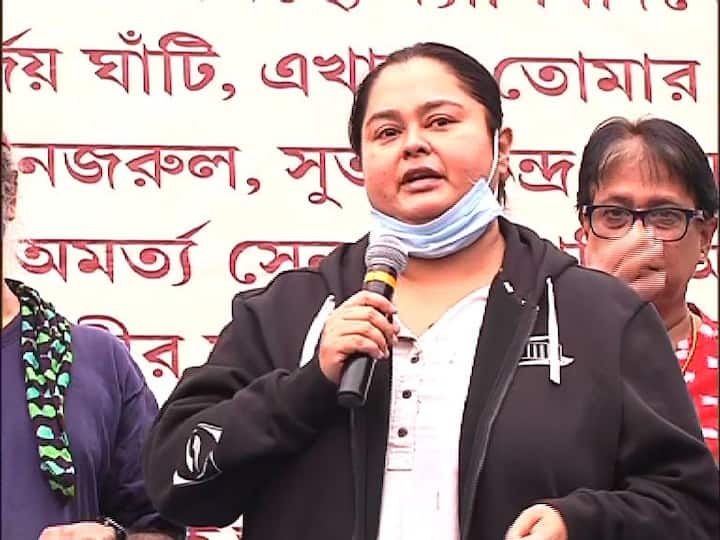 একদিকে যখন দেবলীনা-সায়নীদের পাশে দাঁড়িয়েছেন মুখ্যমন্ত্রী, তখন পাল্টা কটাক্ষ ছুঁড়ে দিয়েছে বিজেপি।