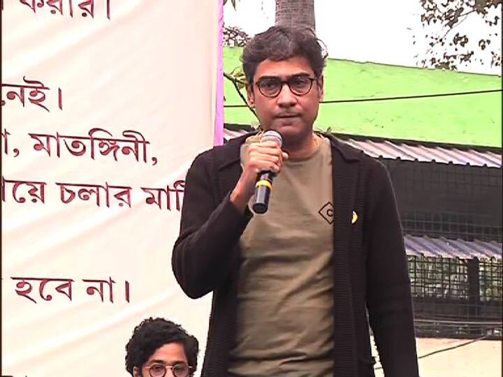 বক্তব্য রাখতে গিয়ে কৌশিক সেন বলেন,  ''শুধু দেবলীনা, সায়নী বা মুখ্যমন্ত্রী আক্রান্ত তাই নয়, আমরা সবাই আক্রান্ত। আমি তৃণমূলের সমর্থক নই, কিন্তু এই মুহূর্তে সেই সমস্যা মেটানোর সময় নয়, তৃণমূল আমার প্রধান শত্রু নয়, প্রধান শত্রু বিজেপি