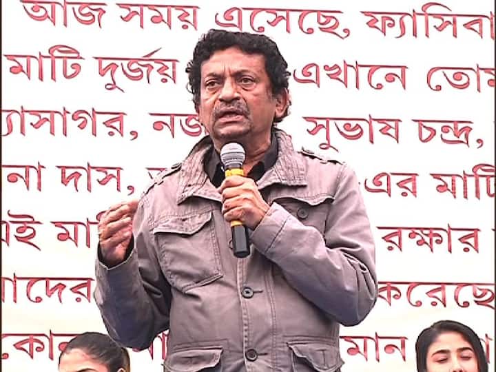 পরিচালক গৌতম ঘোষ জানান, ''মুখ্যমন্ত্রীকে যেভাবে সরকারি অনুষ্ঠানে যেভাবে অপমান যারা করলেন, সেই দলের মানুষদের কী ভাল লাগছে?''