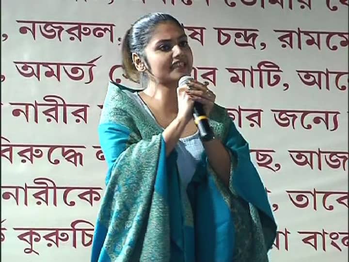 অভিনেত্রী সায়নী ঘোষের টুইটার হ্যান্ডলে ২০১৫ সালে শেয়ার করা একটি গ্রাফিক্স পোস্টে আপত্তি জানিয়ে, থানায় অভিযোগ দায়ের করেছেন বিজেপি নেতা তথাগত রায়। 