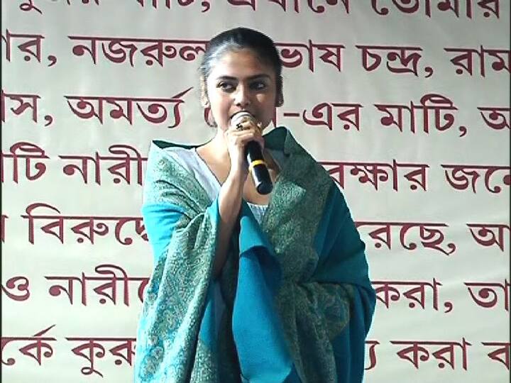 অভিনেত্রী সায়নী ঘোষ বলেন, 'মুখ্যমন্ত্রীকে অপমান, রামের নামে মস্করা! হুমকি দিয়ে লাভ হবে না। রাম আপনাদের একার মনোপলি নয়, আমাদেরও হিরো। গর্বের সঙ্গে বলুন জয় হিন্দ, জয় বাংলা'