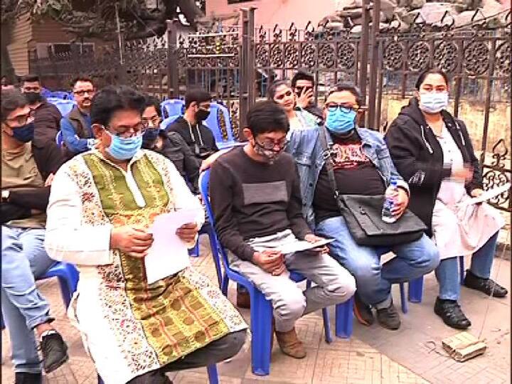 ভিক্টোরিয়া মেমোরিয়ালে নেতাজির জন্মদিবসের অনুষ্ঠানে প্রধানমন্ত্রীর সামনেই, মুখ্যমন্ত্রী বক্তৃতা দিতে ওঠা মাত্র, জয় শ্রীরাম স্লোগান দেওয়া নিয়ে বিতর্ক দানা বেধেছে। 