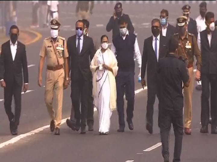 দিল্লির পাশাপাশি  কলকাতাতেও পালিত হল ৭২ তম প্রজাতন্ত্র দিবস। রেড রোডের অনুষ্ঠানে উপস্থিত ছিলেন মুখ্যমন্ত্রী।