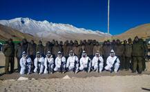 Republic Day 2021 Ladakh Photos: তাপমাত্রা মাইনাস ২২ ডিগ্রি, চারপাশ বরফে মোড়া, তারই মাঝে জাতীয় পতাকা উত্তোলন, দেখুন ছবি