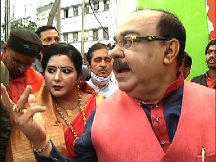 মিছিলের আগাগোড়াই হাঁটলেন বিজেপি নেত্রী ও কলকাতা জোনের সহ আহ্বায়ক বৈশাখী বন্দ্যোপাধ্যায়। শোভন চট্টোপাধ্যায় জানান, ‘‘তৃণমূলকে যেতে হবে, বিজেপির ক্ষমতায় আসা এখন স্রেফ সময়ের অপেক্ষা ৷’’