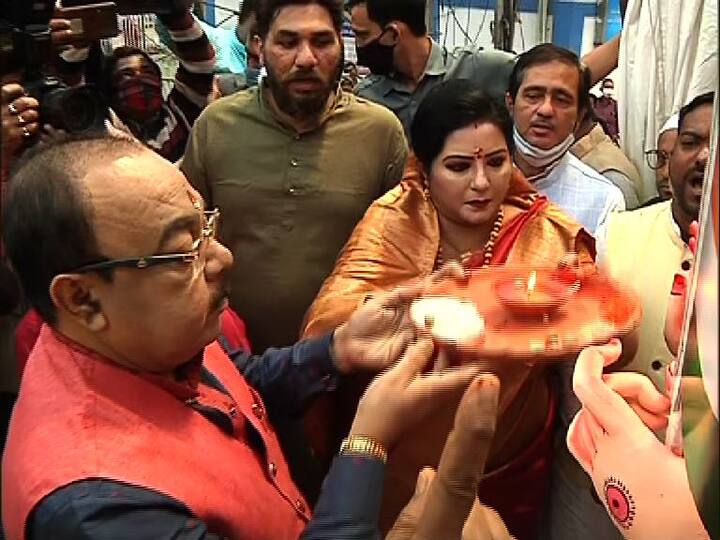 শোভন-বৈশাখীর পদযাত্রাকে গুরুত্ব দিতে রাজি নয় তৃণমূল। গত লোকসভা নির্বাচনের বিধানসভাভিত্তিক ফলাফলের নিরিখে, কলকাতার ১১টি আসনের মধ্যে, তৃণমূল ৮টি ও বিজেপি ৩-টিতে এগিয়ে। এর মধ্যে জোড়াসাঁকো বাদ দিলে, রাজ্যের দুই মন্ত্রী শোভনদেব চট্টোপাধ্যায় ও শশী পাঁজার কেন্দ্র রাসবিহারী ও শ্যামপুকুরে এগিয়ে বিজেপি।