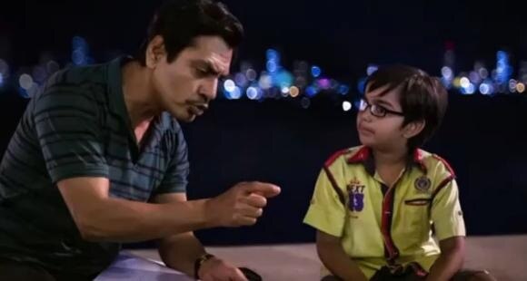 অভিনেতা নওয়াজউদ্দিন সিদ্দিকি চলচ্চিত্র জগতে আসার আগে দিল্লির শাহদারাতে নাইট ওয়াচম্যানের কাজ করতেন এবং সেই সঙ্গে এনএসডি-তে একটি অভিনয় কোর্সও করেছিলেন।