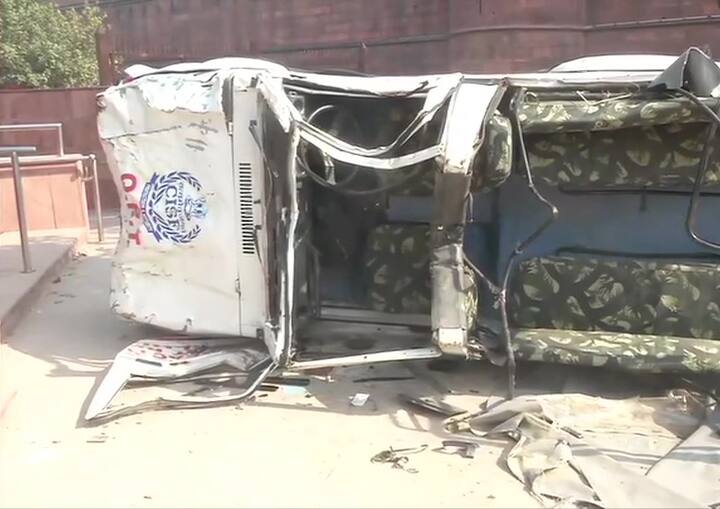 প্রজাতন্ত্র দিবসে কৃষকদের ট্র্যাক্টর র‍্যালি ঘিরে ধুন্ধুমারের পর বাড়ানো হয়েছে দিল্লির নিরাপত্তা। 