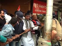 Student Council Assembly Rally Photos: ভাঙল ব্যারিকেড, পুলিশের সঙ্গে ধস্তাধস্তি, ছাত্র পরিষদের বিধানসভা অভিযান ঘিরে ধুন্ধুমার