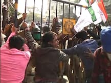 Student Council Assembly Rally Photos: ভাঙল ব্যারিকেড, পুলিশের সঙ্গে ধস্তাধস্তি, ছাত্র পরিষদের বিধানসভা অভিযান ঘিরে ধুন্ধুমার