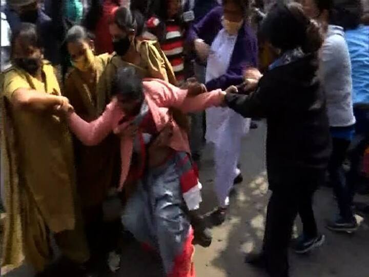 বিধানসভা শুরুর দিনেই ভিভিআইপি গেটে বিক্ষোভ