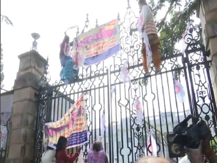 বিধানসভার গেট টপকে ভিতরে ঢোকার চেষ্টাও চলে
