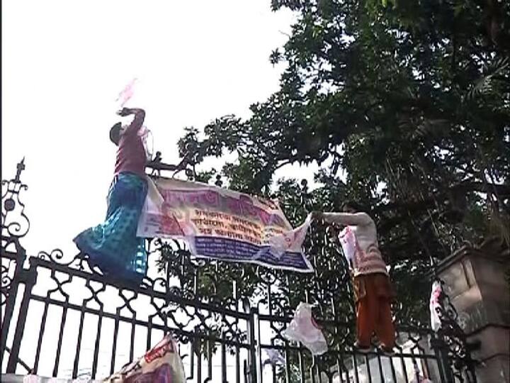 পরে পুলিশের হস্তক্ষেপে পরিস্থিতি নিয়ন্ত্রণে আসে