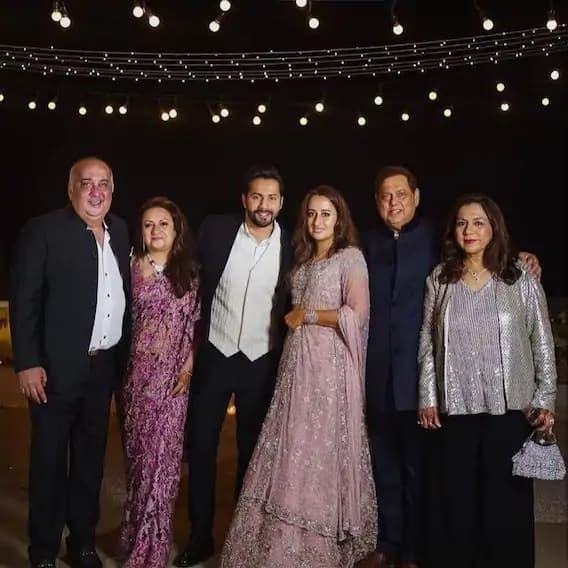 ছোটোবেলা থেকেই আলাপ বরুণ-নাতাশার, আর তারপরে সময়ের সঙ্গে বেড়ে ওঠা, প্রেম।
