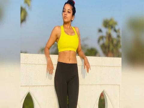 এর আগে মোনালিসা সোশ্যাল মিডিয়ায় বিকিনি পরে ছবিও শেয়ার করেছিলেন। তাঁর অনুরাগীরা পোস্টের জন্য অপেক্ষা করেন।