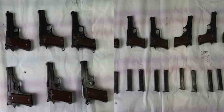Arms recovered from Kolkata, 3 including one woman arrested  ভোটের মুখে ফের কলকাতায় অস্ত্র উদ্ধার, গ্রেফতার এক মহিলা সহ ৩