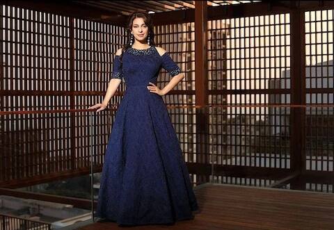 তাঁদের বাড়ি এত সুন্দর, যে লকডাউনের সময় এখানে বেশ কিছু বিজ্ঞাপনের শ্যুটিং করেন জুহি।