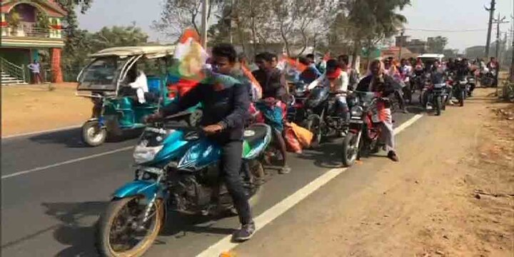 West Bengal Election 2021: Bike rally started in Birbhum by TMC, khela hobe slogan become strong clash among rivals WB Election News Update:হাতে মোটা মোটা কঞ্চির ওপর দলীয় পতাকা! মুখে ‘খেলা হবে’র স্লোগান! অনুব্রত জেলায় বাইক মিছিল তৃণমূলের, তুঙ্গে বিজেপির সঙ্গে বাকযুদ্ধ