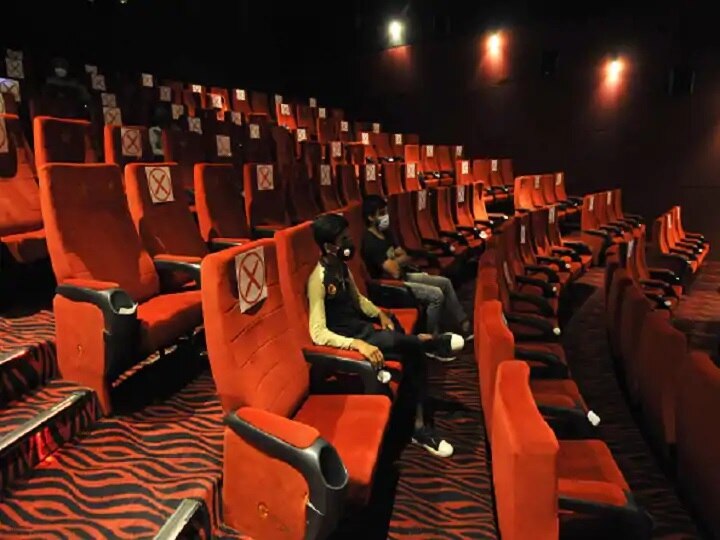 Full Occupancy Theatre Allowed Centre allows cinema halls February 1 issues new guidelines Cinema Halls Open: নতুন নির্দেশিকা জারি তথ্য ও সম্প্রচার মন্ত্রকের, কাল থেকে সিনেমা হল, মাল্টিপ্লেক্সে ১০০ শতাংশ আসনে দর্শক