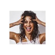 নতুন লুকে ছবি শেয়ার প্রিয়ঙ্কার, অভিনেত্রীকে দেখে মুগ্ধ নেটিজেনরা